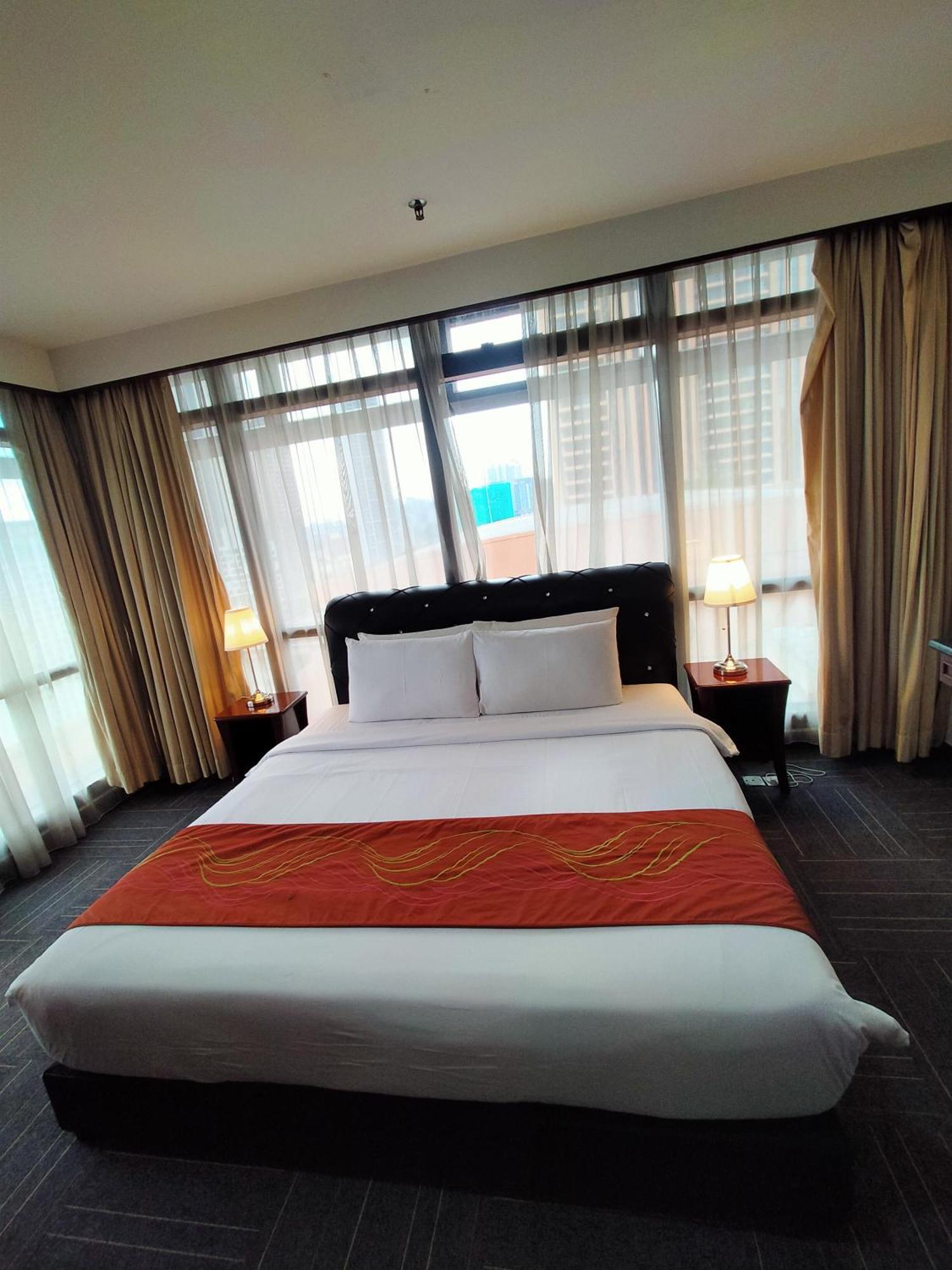 Plaza Service Apartment At Berjaya Times Square Pangsapuri
