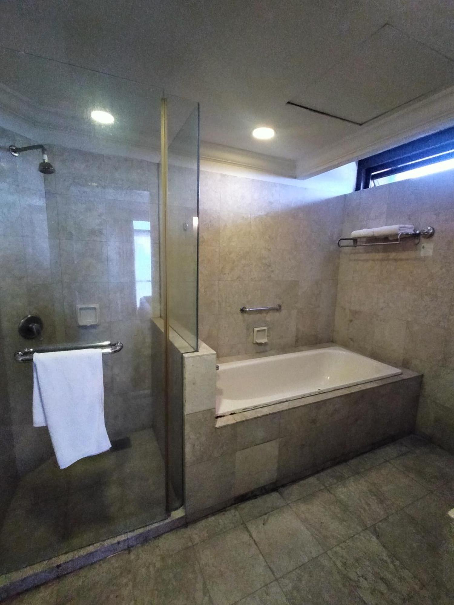 Plaza Service Apartment At Berjaya Times Square * Kuala Lumpur